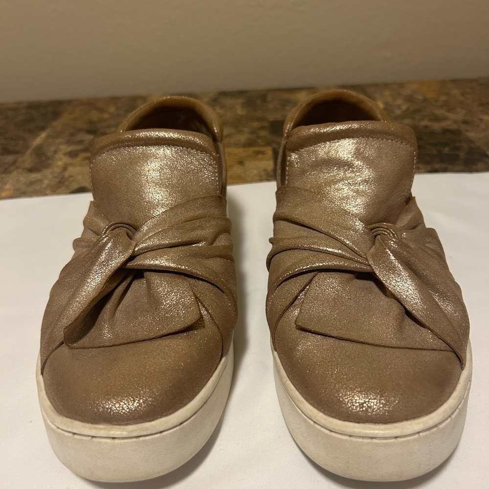 Donald Pliner Gold Metallic Slip On Sneakers Leather Upper Women’s, Size 10M